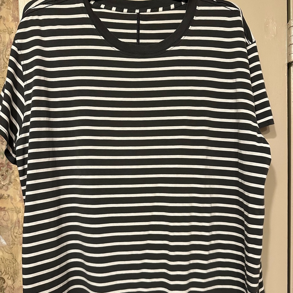 Lululemon Back in Action Short Sleeve Top Size 20